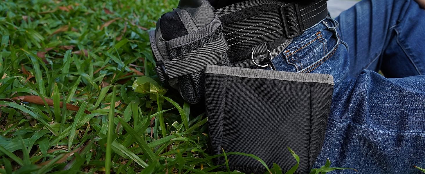 Сумка для собак на пояс з кишенею для ласощів та 2 тримачами для пляшок води, легка сумка для годування собак з дозатором для фекалій, поясна/стегнова сумка регульована, 2-в-1 для прогулянок, тренувань, походів, чорна