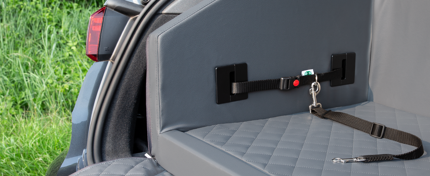 Ліжко для собак у багажник CopcoPet - 90x70x38 см, штучна шкіра, захист багажника, водовідштовхувальне, стійке до подряпин, система кріплення, захисний коврик, червоно-чорний колір