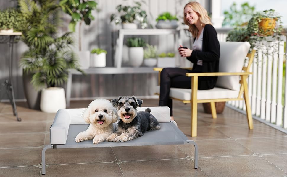 Лежанка для собак PawHut Outdoor, піднята лежанка для середніх собак, охолоджуюча лежанка для домашніх тварин з L-подібною подушкою та антиковзними ніжками, лежанка для собак на вулицю, кемпінг, 110x75x30см, світло-сіра