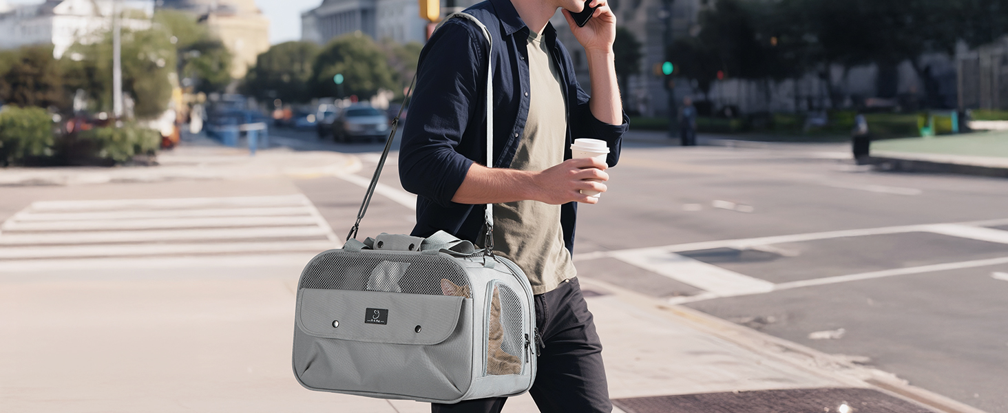 Транспортний бокс для котів та собак, сірий. Підходить для авіаперельотів та авто. Легкий, з безпечними пряжками та сіткою. Також використовується як сумка для зберігання.