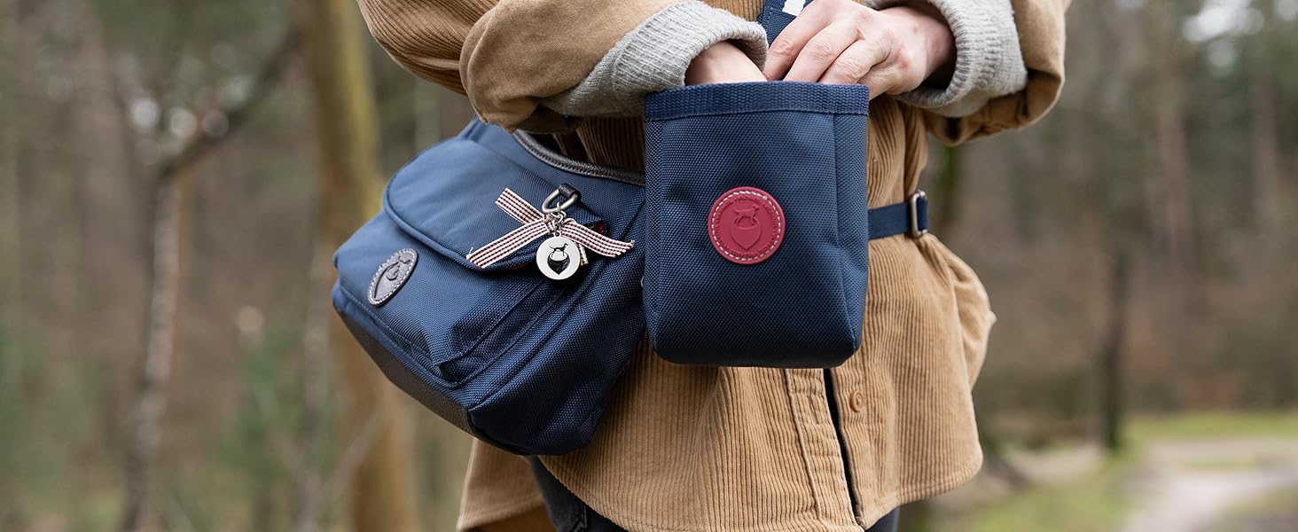 Текстильний ласощі-мішечок для собак WILD HAZEL Leckerlibeutel (Dark Choco) з магнітним закриттям та кліпсою для ременя