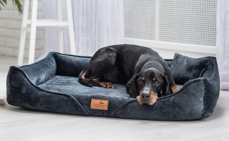 Ортопедичне ліжко для собак Tierlando® Tyson Teddy – м'яке собаче ліжко-софа з знімним чохлом, вийманою матрацом з віскоеластичної піни та ергономічним входом. Розмір: 130x100 см, колір: сірий (06). Внутрішні розміри: 100x80 см.