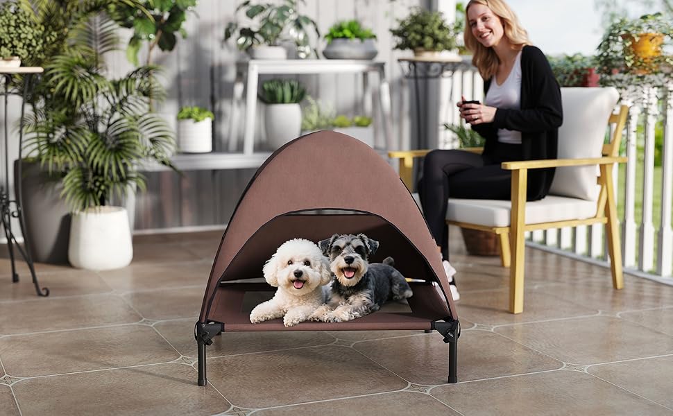 Лежанка для собак PawHut Outdoor з дахом, підняте ліжко для середніх собак, ліжко для домашніх тварин з охолоджуючим ефектом, сталевий каркас з сіткою, переносна сумка, ліжко для собак на вулицю, кемпінг 76x61x71см, (76x61x71см, Кофе)