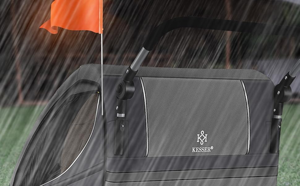 Дитячий велопричіп KESSER® 2в1 з поворотним механізмом 360° та амортизацією. Підходить для 1-2 дітей (до 40 кг). З п'ятиточковим ременем безпеки та сигнальним прапором. Колір: світло-сірий.