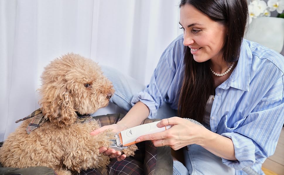 Ручний пилосос ETA Pet Master для догляду за тваринами: 3 рівні потужності, тришаровий фільтр, 1.4 л контейнер, LED-панель, самоочищуючі насадки