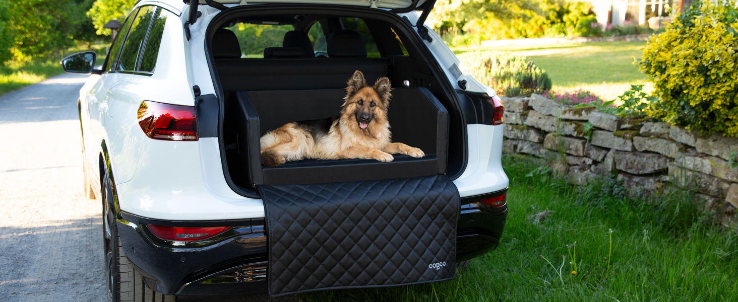 Ліжко для собак у багажник CopcoPet - 90x70x38 см, штучна шкіра, захист багажника, водовідштовхувальне, стійке до подряпин, система кріплення, захисний коврик, червоно-чорний колір