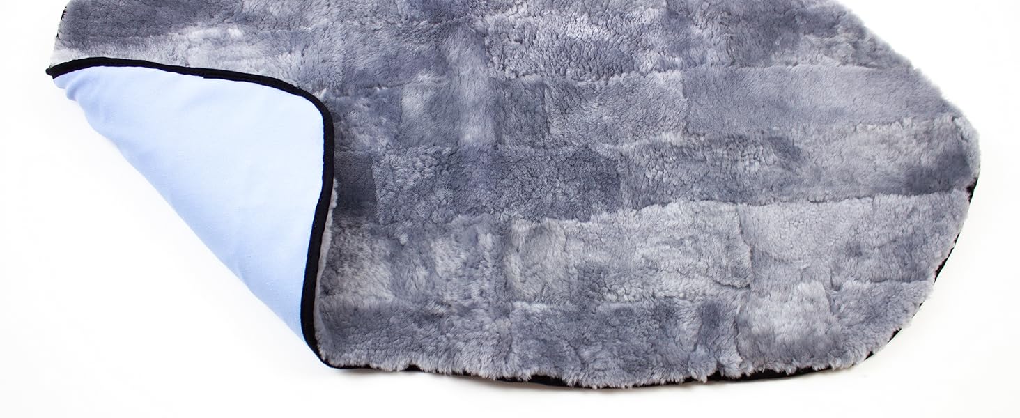 Лежанка для кота та собаки з натуральної овечої шкури Reissner Lammfelle Engel (Patch), сірий гриб