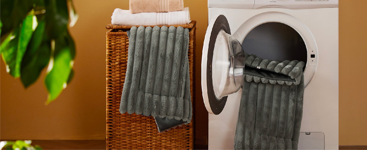 Тепла самонагрівальна підстилка для котів та собак BEDSURE - 76x50 см. Зручна, миюча, з антиковзаючою основою. Підійде для кліток та лежанок.