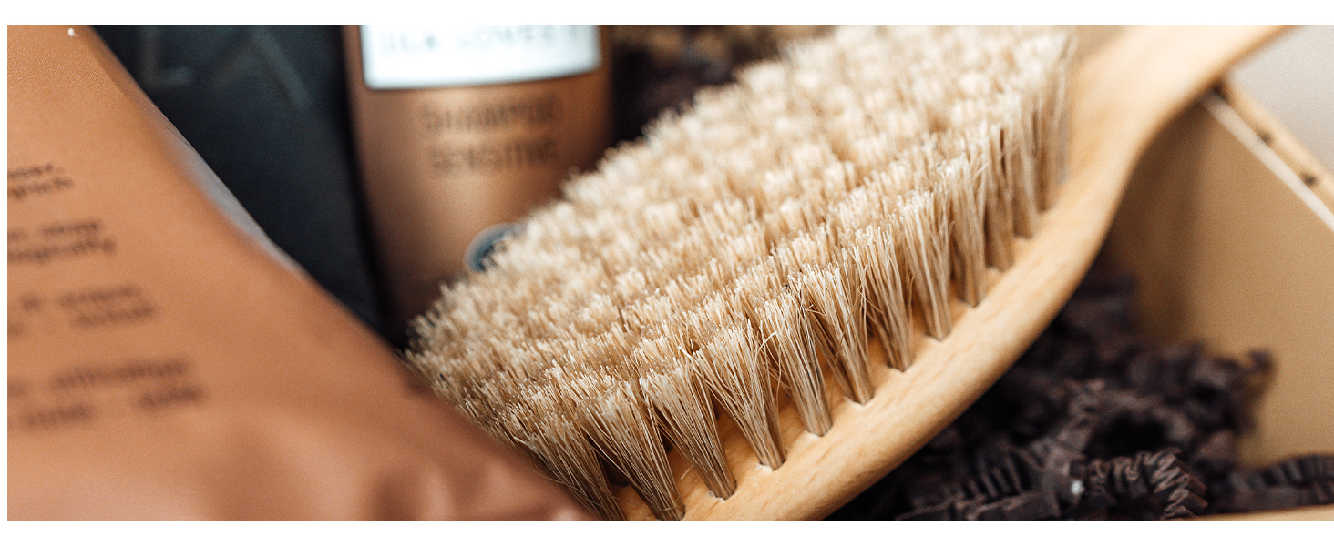 Щітка для собак з довгим волоссям Lila Loves It – з металевими закругленими щетинками, веганська, з бука з екологічного лісового господарства, Made in Germany