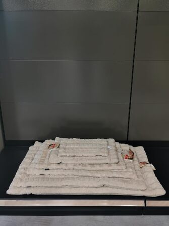 Лежак для собак Flamingo Verona прямокутний, бежевий, 85,5x51x2 см, м'який плюш, знімний чохол, антиковзке дно, можна прати
