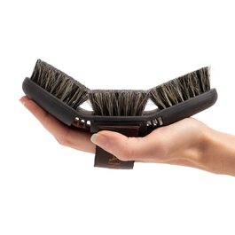 Щітка Animalon CareFlex для догляду за шерстю коня, натуральна, середньої жорсткості, з гнучкою основою і свинячою щетиною, зручний ремінець на липучці